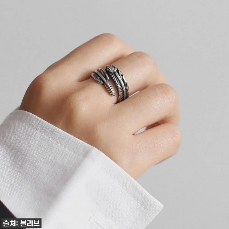 손끝에 내려앉은 우아함, '큐빅 포인 관련 이미지 4