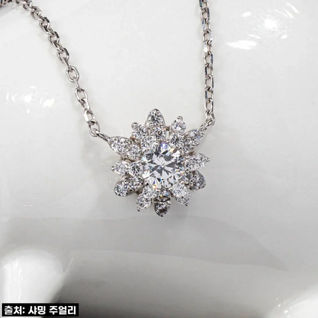 ✨이거 실화야? 3부 다이아 눈꽃 목걸이, 10% 할인받고 득템 찬스! 💎