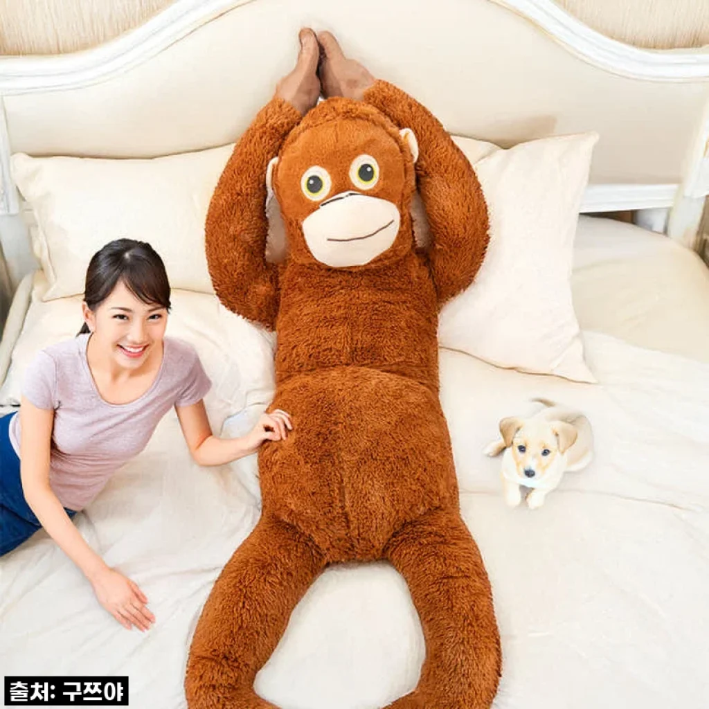 아이 방에 나타난 오랑우탄?! 구쯔야 고숭이 초대형 애착인형 165cm, 이건 예술이야!