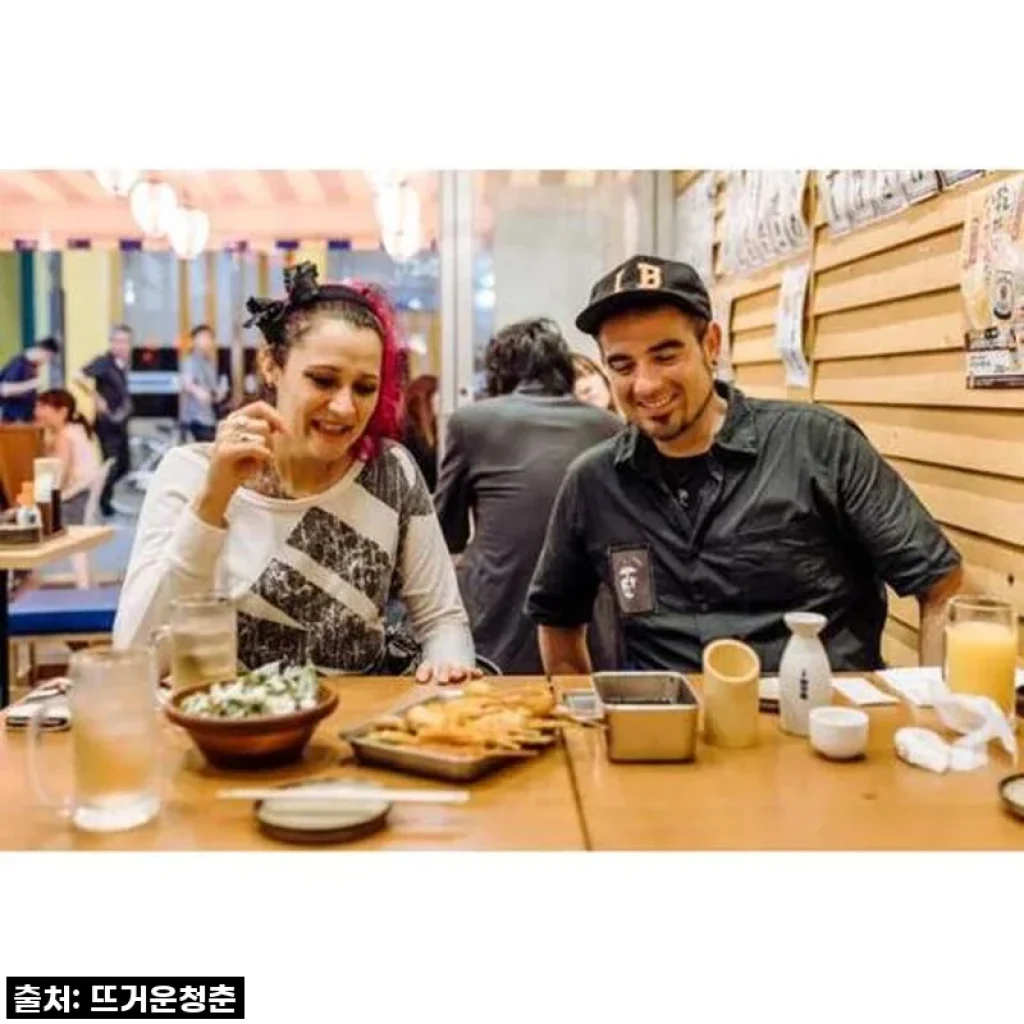 "일본 오사카: 현지 길거리 음식 투어처럼 먹기"를 직접 경험해보니! 오사카 미식 여행의 모든 것!