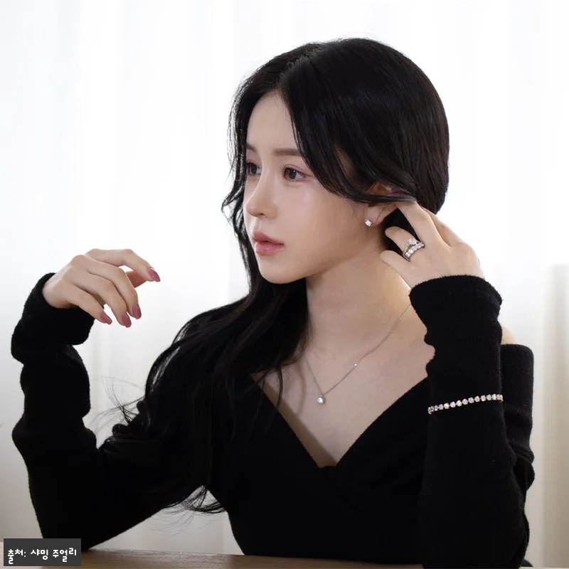 3부 천연 다이아 4프롱 귀걸이, 예 관련 이미지 1