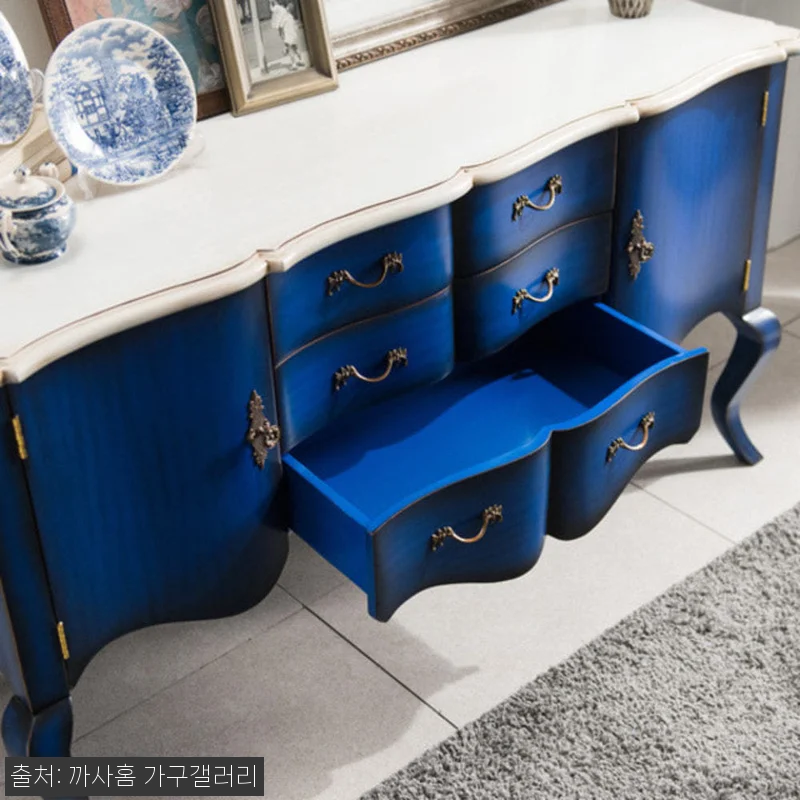 까사홈 비쥬 블루 엔틱 콘솔, 블루 포인트로 공간 분위기 바꾸는 감성 가구 체크 10 까사홈 비쥬 블루 엔틱 콘솔, 블루 관련 이미지 3